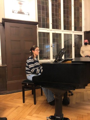 eva yang begruesst am klavier eva yang begruesst am klavier