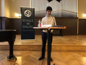 hasan gata fuehrt durch die veranstaltung hasan gata fuehrt durch die veranstaltung